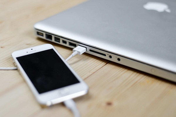 Sincronizza i dati da iPhone a Mac