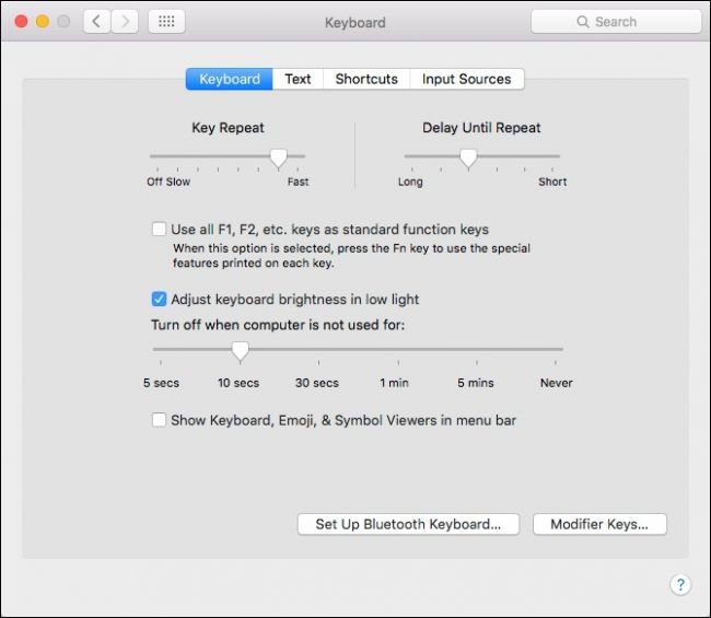 Usando la tastiera del Mac per modificare auto-luminosità del Mac